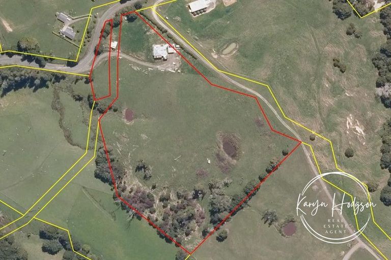 Photo of property in 184 Paparoa Station Road, Paparoa, 0571