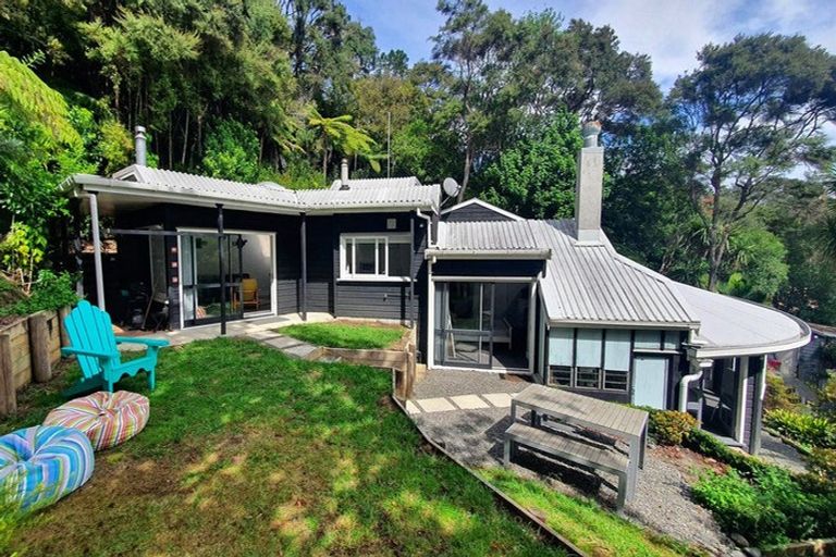 Photo of property in 1080 Sandspit Road, Sandspit, Warkworth, 0982
