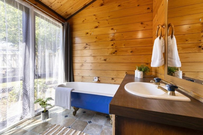 Photo of property in 295 Mangorei Road, Merrilands, New Plymouth, 4312