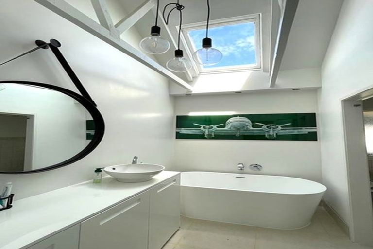 Photo of property in 287 Bucklands Beach Road, Bucklands Beach, Auckland, 2012