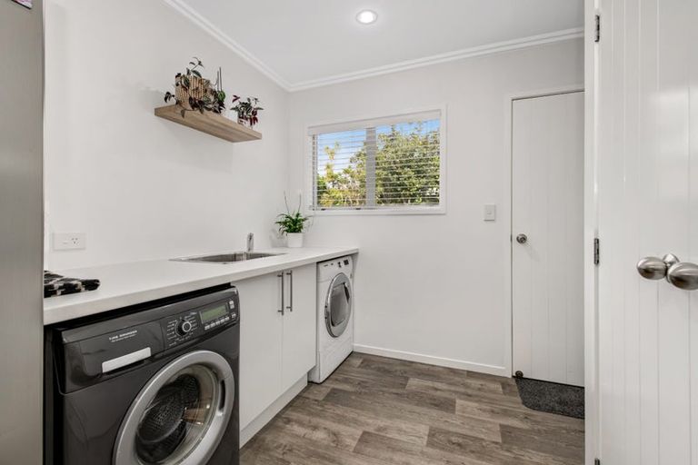 Photo of property in 88 Tiri Road, Tindalls Beach, Whangaparaoa, 0930