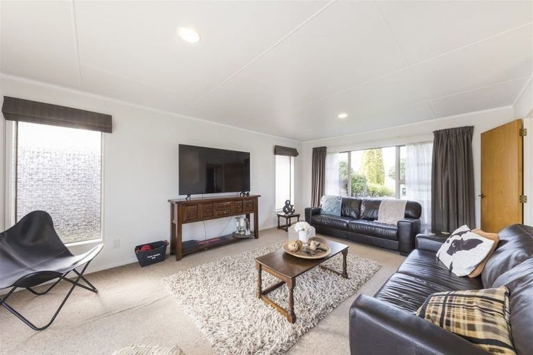 Photo of property in 80 John F Kennedy Drive, Milson, Palmerston North, 4414
