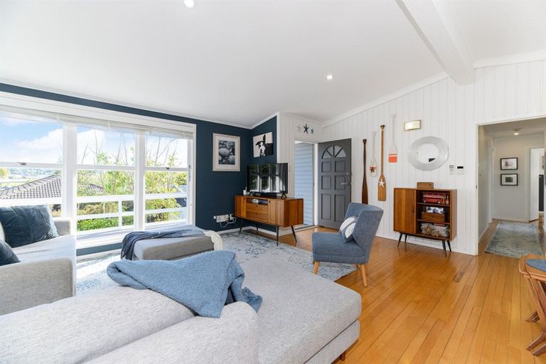 Photo of property in 1/48 Bond Crescent, Forrest Hill, Auckland, 0620