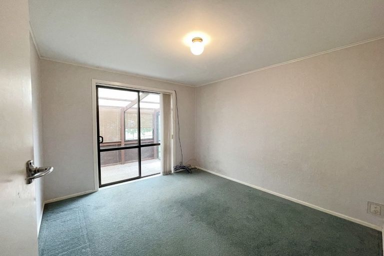 Photo of property in 2 Lendic Avenue, Henderson, Auckland, 0612