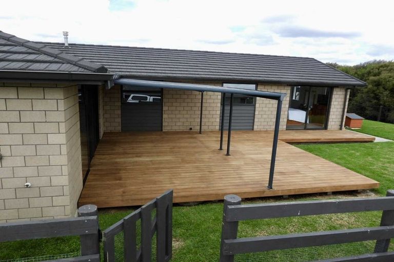 Photo of property in 35 Tahuna Minhinnick Drive, Glenbrook, 2681