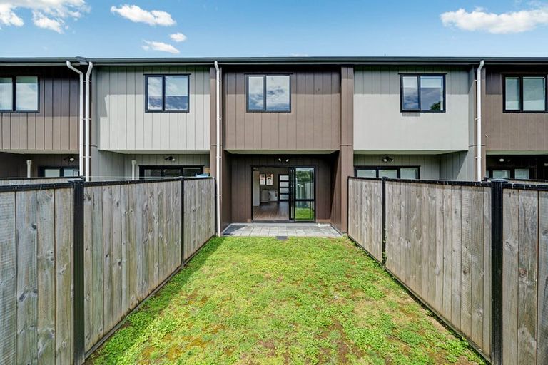 Photo of property in 7 Eileen Newey Place, Henderson, Auckland, 0612