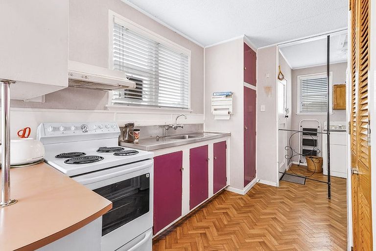 Photo of property in 22 Paul Crescent, Fairfield, Hamilton, 3214