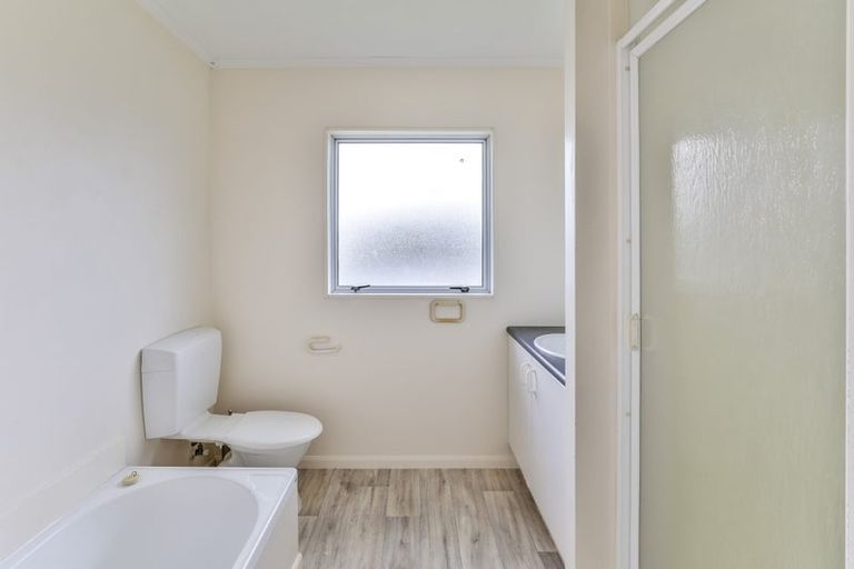 Photo of property in 2/28 Witheford Drive, Bayview, Auckland, 0629