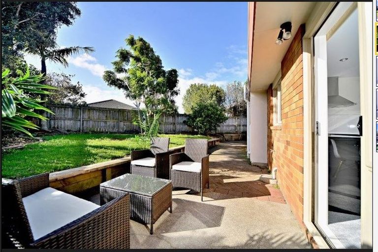 Photo of property in 8 Rebecca Rise, Weymouth, Auckland, 2103