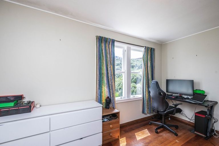 Photo of property in 21 Montgomery Avenue, Karori, Wellington, 6012
