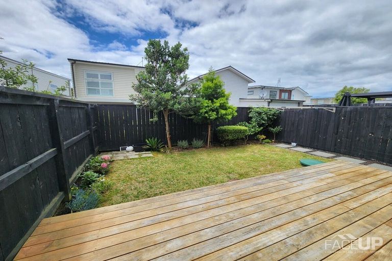 Photo of property in 21 Spotted Dove Road, Hobsonville, Auckland, 0616