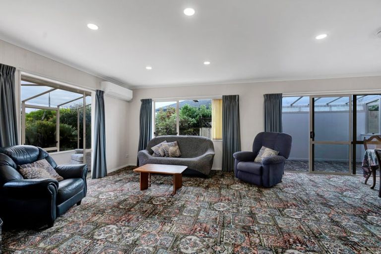 Photo of property in 1/9 Waiwera Place, Merrilands, New Plymouth, 4312