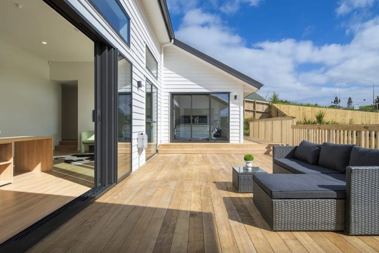 Photo of property in 17 Awanui Road, Red Beach, 0932