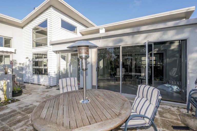 Photo of property in 77 Waikawa Beach Road, Manakau, Levin, 5573