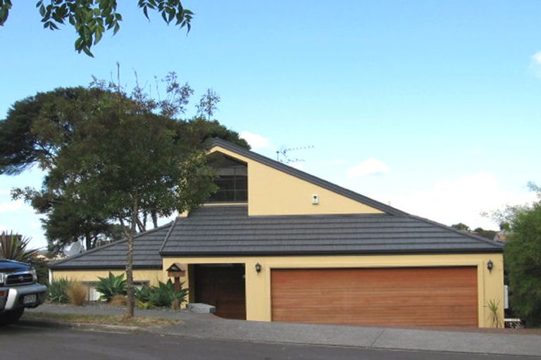 Photo of property in 14 Lagoon Way, West Harbour, Auckland, 0618