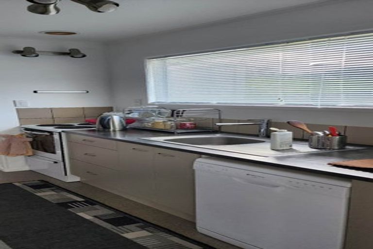 Photo of property in 31 Stott Avenue, Birkdale, Auckland, 0626