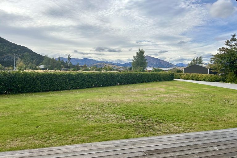 Photo of property in 5 Old Racecourse Road, Albert Town, Wanaka, 9305