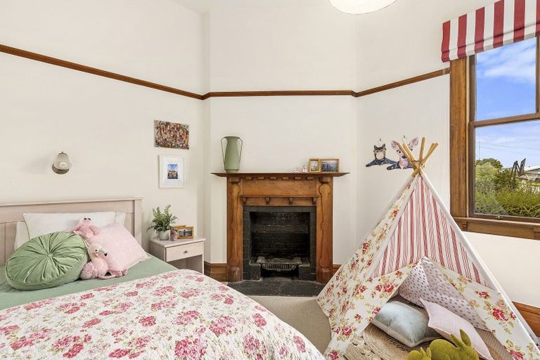 Photo of property in 11 Trelissick Crescent, Ngaio, Wellington, 6035