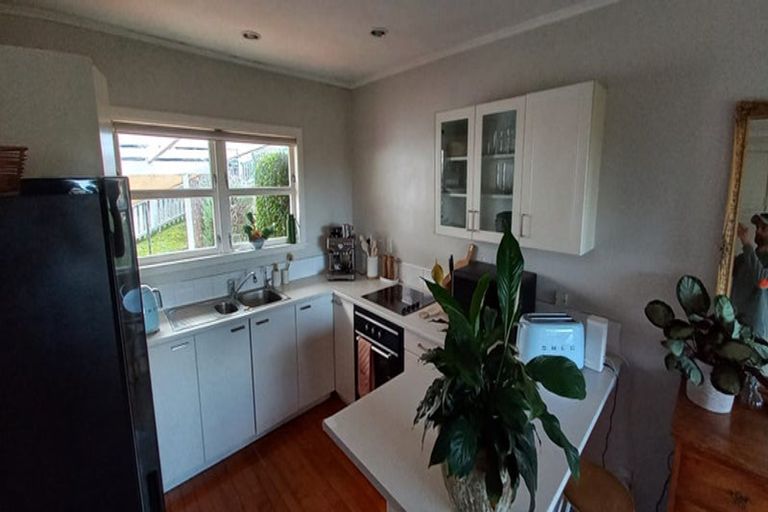 Photo of property in 1/18 Limmer Place, Browns Bay, Auckland, 0632