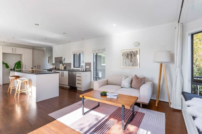 Photo of property in 16 Mawson Avenue, Torbay, Auckland, 0630