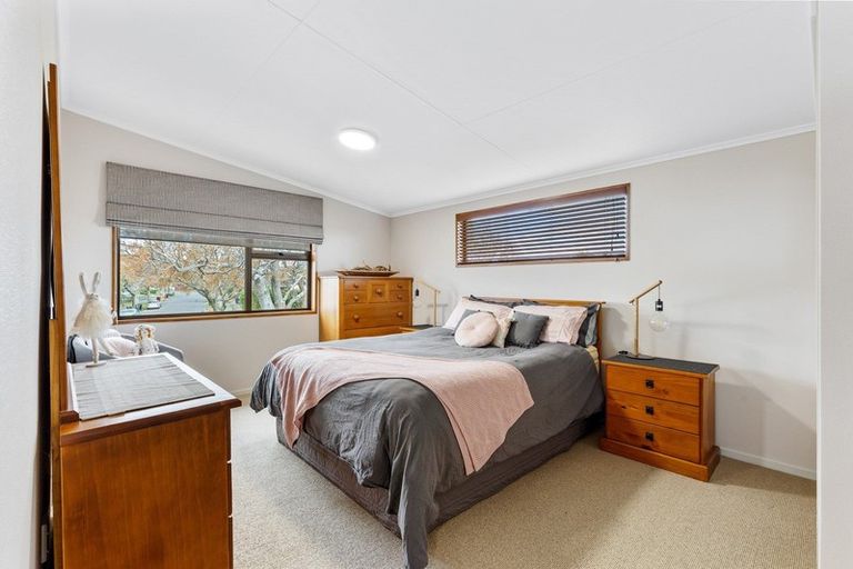 Photo of property in 32 Haast Place, Awapuni, Palmerston North, 4412