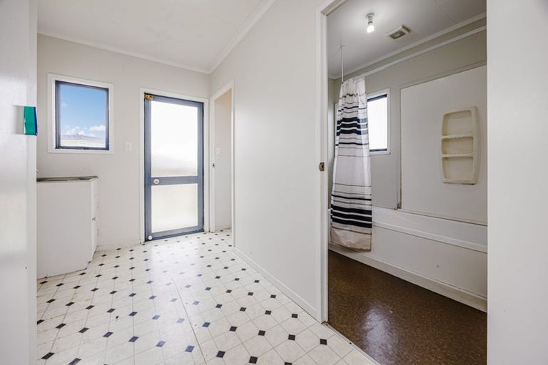 Photo of property in 2/5 Solveig Place, Randwick Park, Auckland, 2105