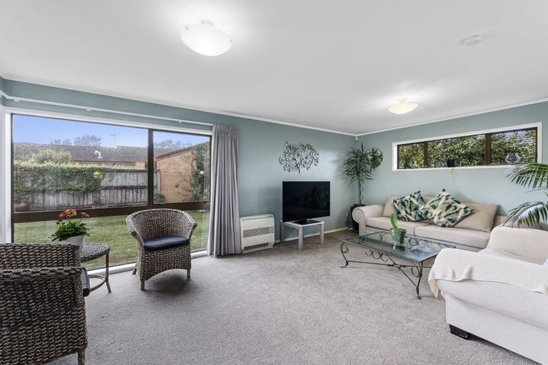 Photo of property in 6 Baronie Court, Half Moon Bay, Auckland, 2012
