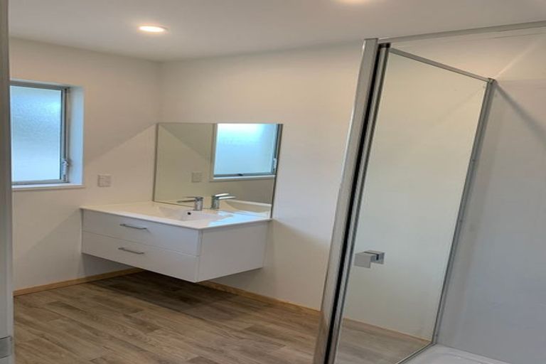 Photo of property in 2/483 Wairakei Road, Burnside, Christchurch, 8053