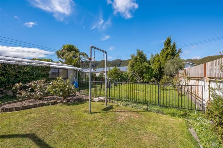 Photo of property in 10 Mcdonald Street, Taita, Lower Hutt, 5011