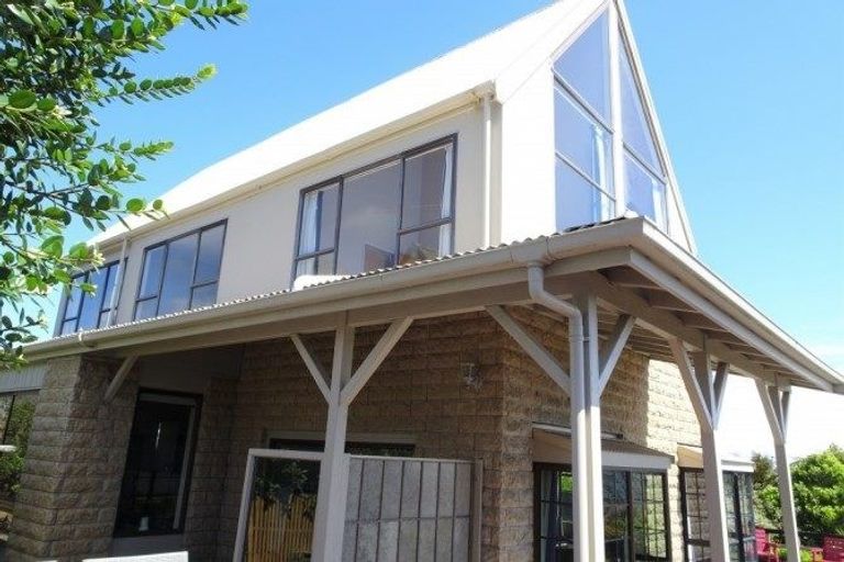 Photo of property in 2 Stanton Crescent, Karoro, Greymouth, 7805