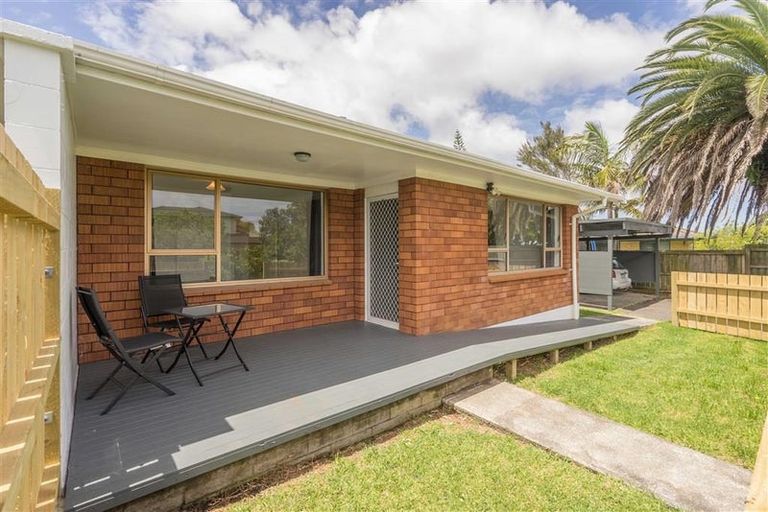 Photo of property in 3/70 Taikata Road, Te Atatu Peninsula, Auckland, 0610