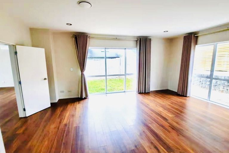 Photo of property in 4a Marina View Drive, West Harbour, Auckland, 0618