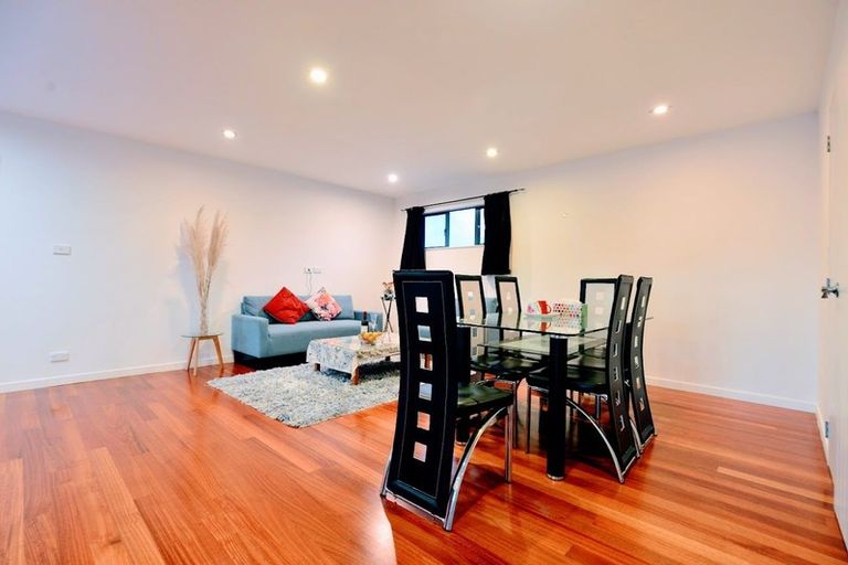 Photo of property in 4 Roberts Road, Matakatia, Whangaparaoa, 0930
