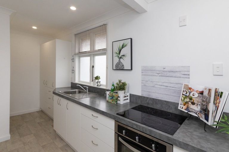 Photo of property in 16 Aberdeen Avenue, Takaro, Palmerston North, 4412