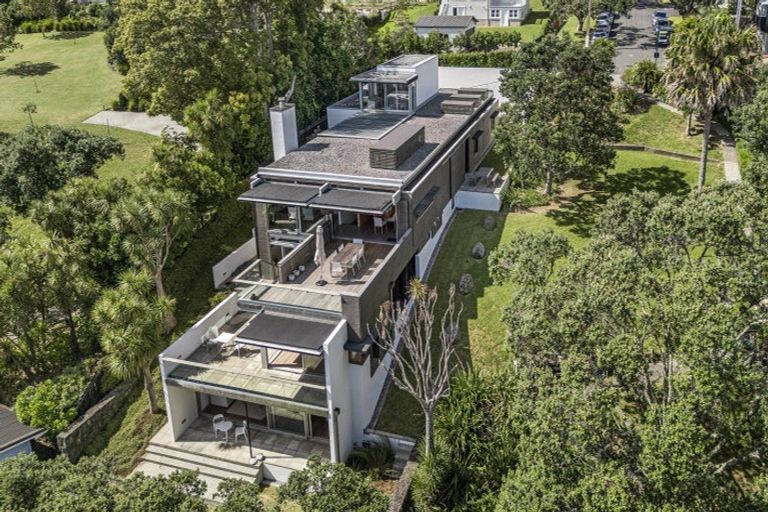 Photo of property in 94 Stanley Point Road, Stanley Point, Auckland, 0624