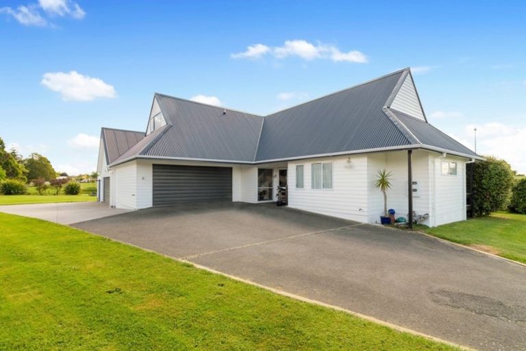Photo of property in 14 Robinson Avenue, Holdens Bay, Rotorua, 3010