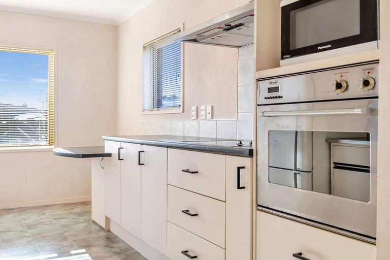 Photo of property in 1/186 Marine Parade, Mount Maunganui, 3116