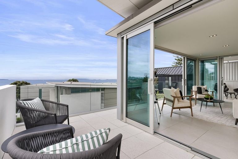 Photo of property in 11a Bournemouth Terrace, Murrays Bay, Auckland, 0630