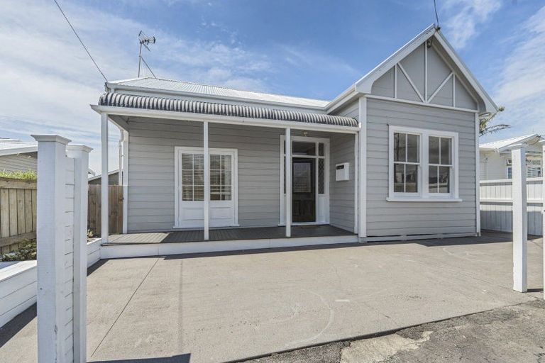 Photo of property in 15 Morley Street, New Plymouth, 4310