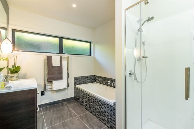 Photo of property in 33a Jacksons Road, Merivale, Christchurch, 8014