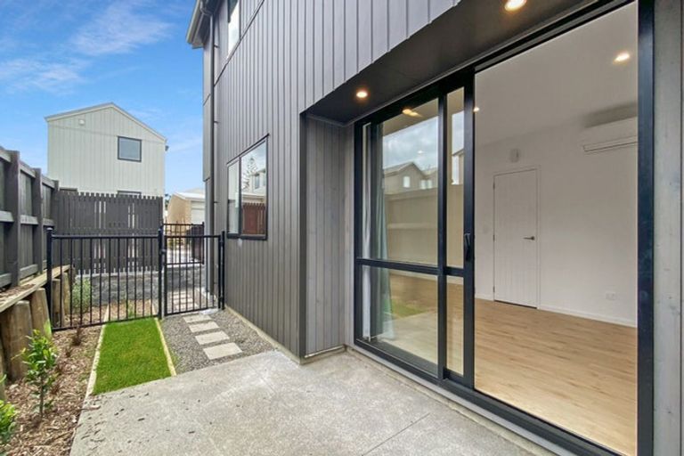 Photo of property in 17b Cessna Crescent, Mangere, Auckland, 2022