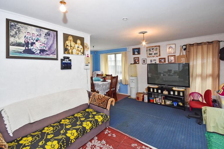 Photo of property in 15 Trounson Avenue, Clendon Park, Auckland, 2103