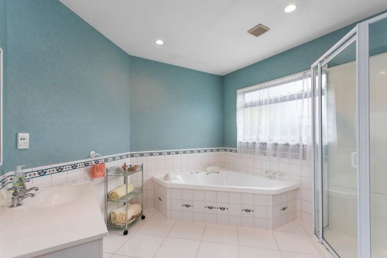 Photo of property in 37 Riverton Terrace, Halswell, Christchurch, 8025