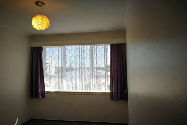 Photo of property in 10 Barron Drive, Green Bay, Auckland, 0604