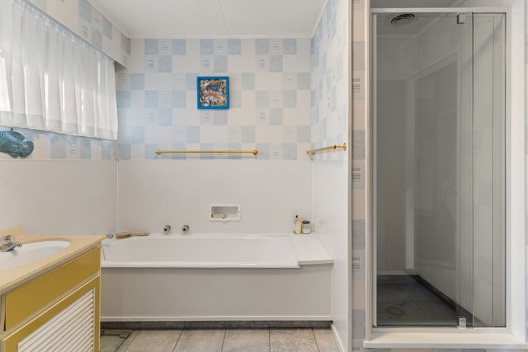 Photo of property in 27 Robinson Road, Whitianga, 3510