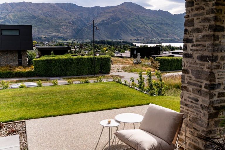 Photo of property in 34 Kirimoko Crescent, Wanaka, 9305