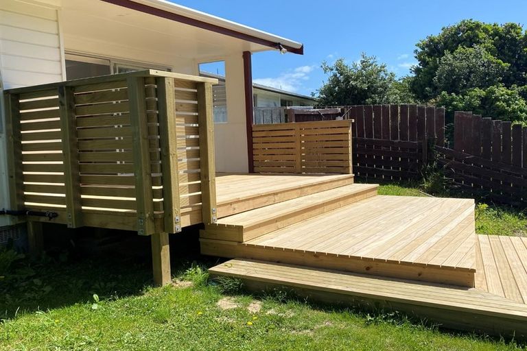 Photo of property in 42a Hicks Close, Whitby, Porirua, 5024