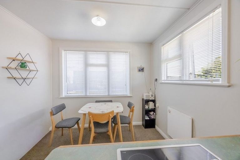 Photo of property in 700 Grove Road, Mayfair, Hastings, 4122