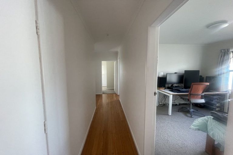 Photo of property in 17 Kelkirk Street, Kelston, Auckland, 0602