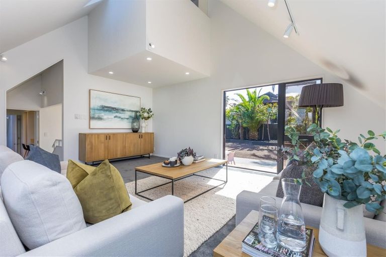 Photo of property in 8 View Road, Campbells Bay, Auckland, 0630